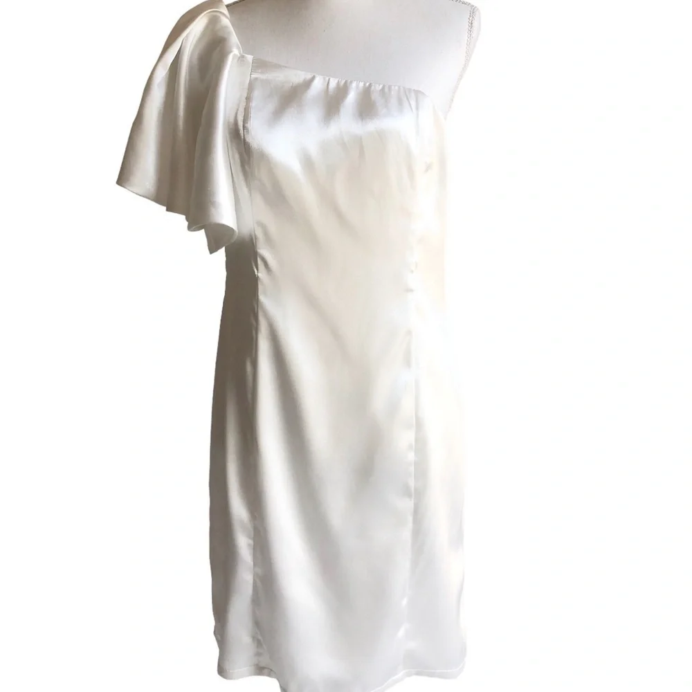Lulu’s Love The Applause White Satin One Shoulder Dress Large